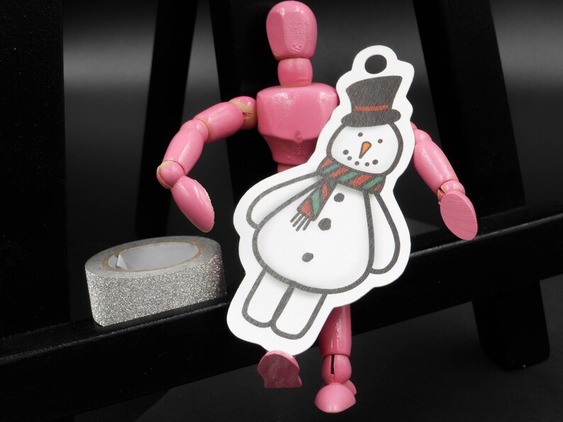 Die Cut Gift Tags For Children/'s Gift Wrap Snowman Gift Tags Made from 300gsm Recycled Card.