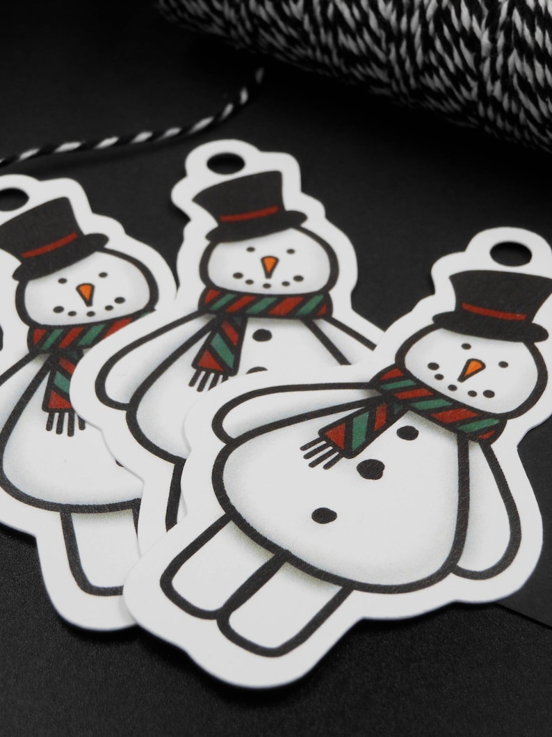 Die Cut Gift Tags For Children/'s Gift Wrap Snowman Gift Tags Made from 300gsm Recycled Card.