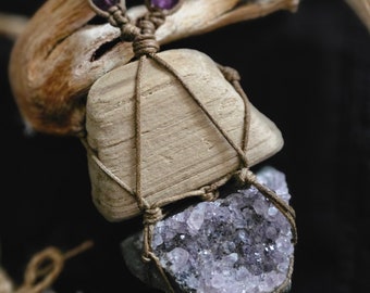 Ametystowy naszyjnik wiedźmy, runa Ingwaz, drewno z jeziora, amulet runiczny, talizman rozwoju i spełnienia marzeń, kryształ natura magia