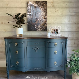 VERKAUFT | Türkis & Nussbaum Serpentin Frontbuffet oder Eingangskonsole | bemalte antike Schleifenfront Kommode Möbel | blaue Vintage Buffet Kommode