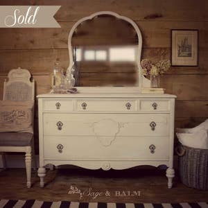 VENDUTO/ Crema & grigio Gustavian dipinto comò antico, sarte shabby chic, stile vintage, comò dipinto con specchio, comò in stile cottage