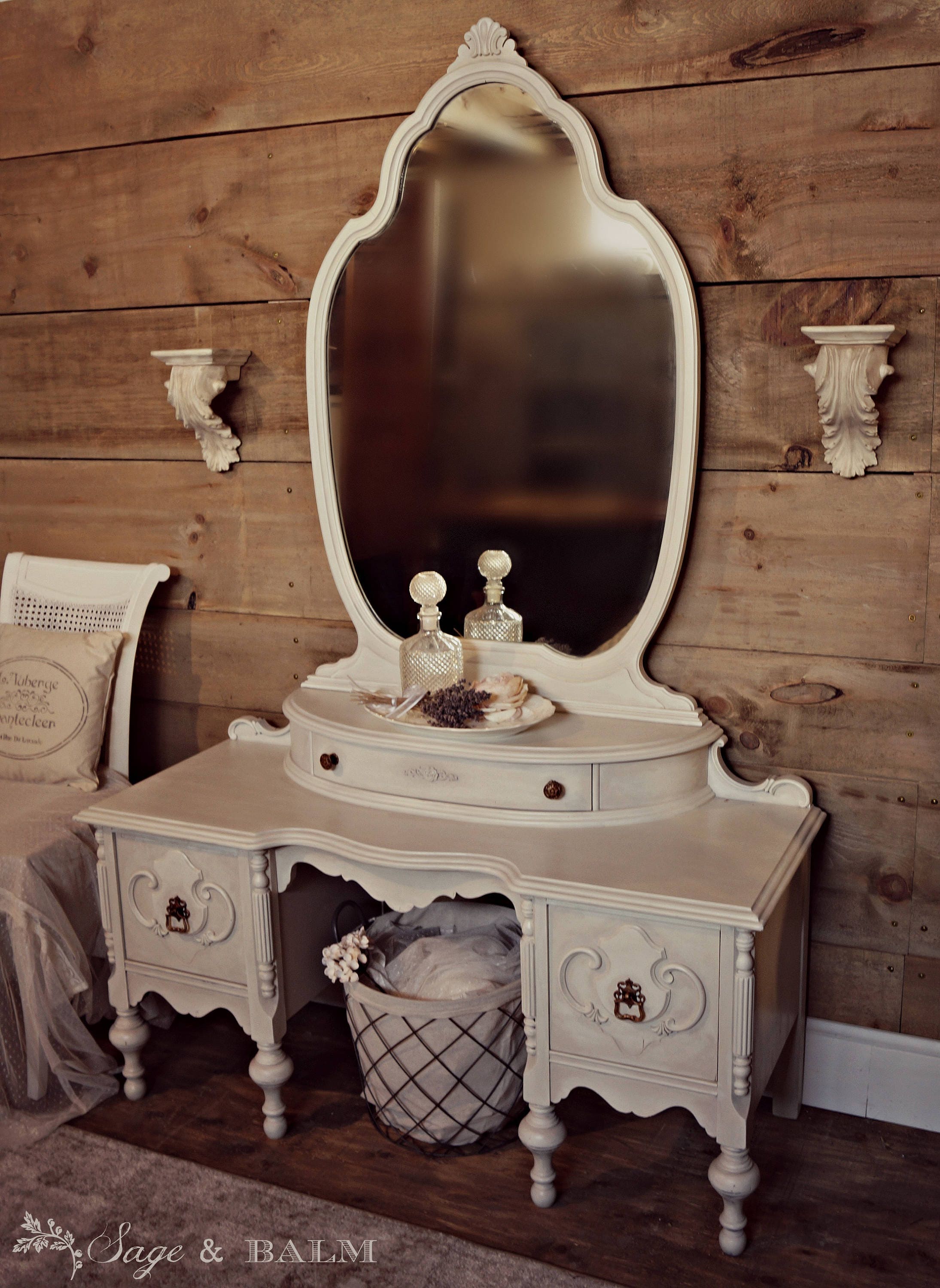 Antique Vanity With Mirror White