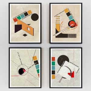 Puede incluir: Cuatro láminas enmarcadas de arte abstracto con formas geométricas y texto. Cada lámina presenta un diseño único con un fondo neutro, marcos negros y acentos coloridos. El texto incluye frases como "you don't need your landlord" y "we only need each other."