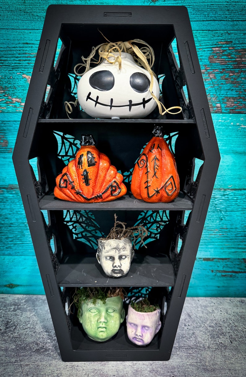 Lacey Bat Coffin Shelf, Goth Decor, Moody Decor. Halloween Shelf. Halloween Decor, Moody Decor. Coffin Shelf, Goth Gift, Crystal Shelf bild 3