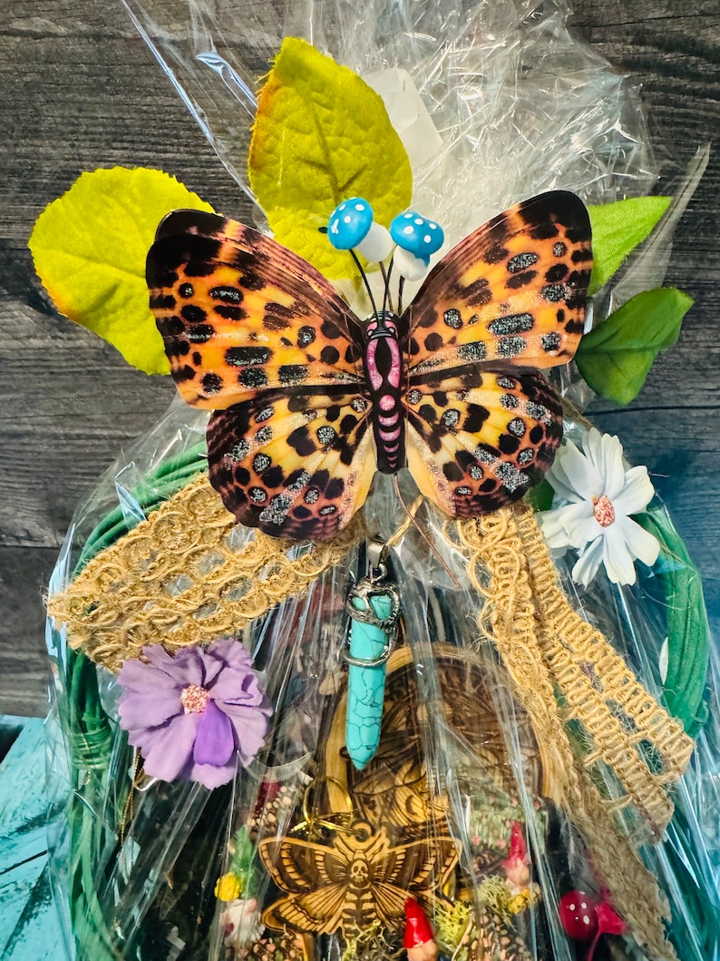 Canasta de Pascua estilo Cottagecore, regalo místico, canasta de Pascua para adolescentes, regalo Gremlincore, canasta de Pascua única, Pascua con hongos, canasta Fairycore imagen 3