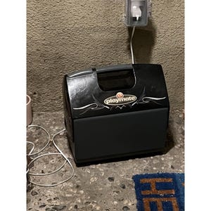 IGLOO PlayMate PM Elite Pinstripe 16 Quart Cooler - Svart & Grå - Vintage 90-tal