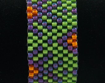 Pulsera de cuentas de semillas púrpuras y verdes