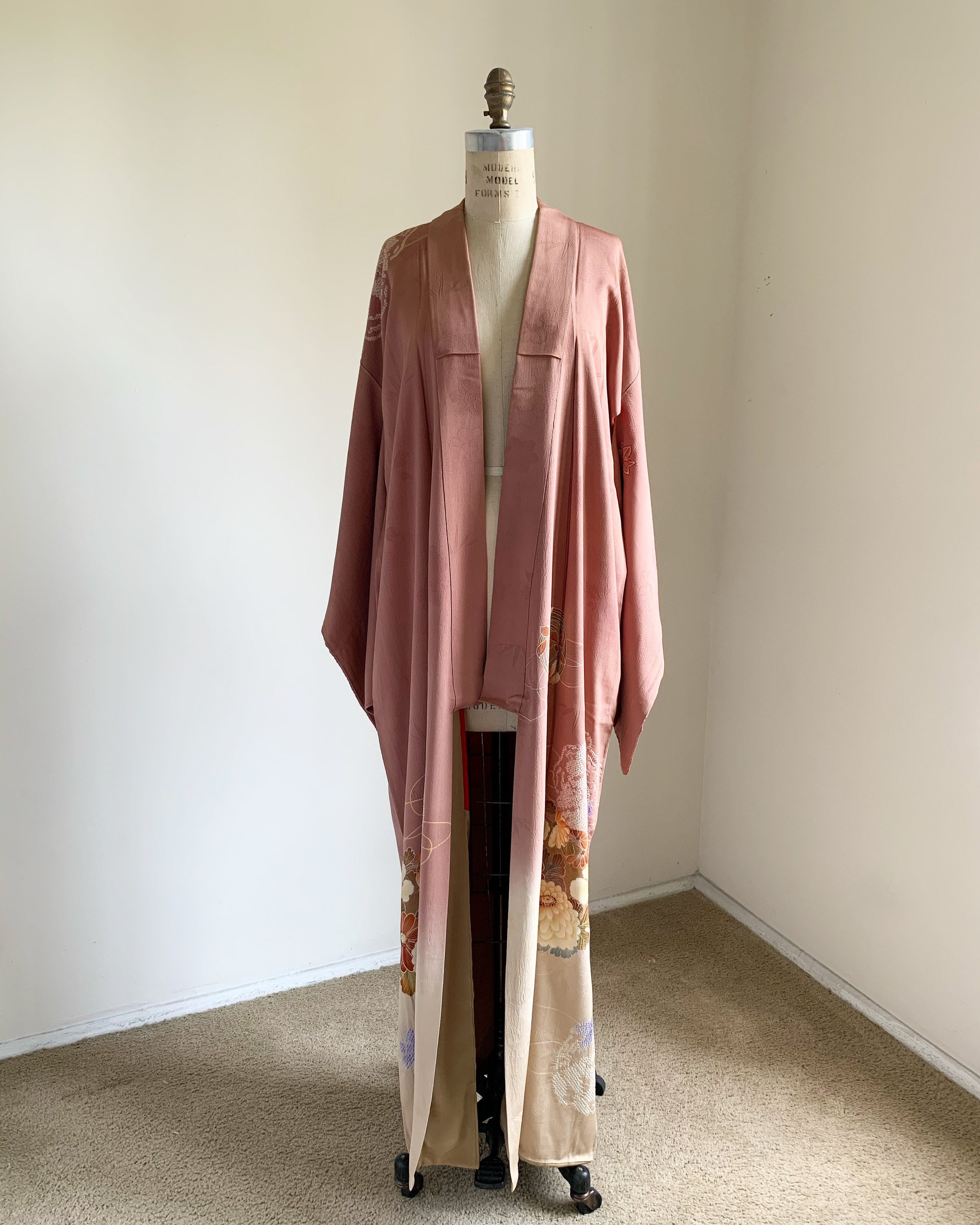 Antique 1920s Japanese silk kimono | Dusty pink | Shibori & Embroidery