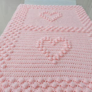Baby Decke Häkelanleitung, Pink Heart Aran Bobble Decke Häkelanleitung für Mädchen oder Junge, PDF Sofort-Download Geschrieben in Englisch UK AGB