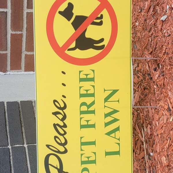Pet Free Area corrugated Sign, No Dog Poop sign. No Poop No Pee Sign, Dog Yard Sign,Dog Pooping Sign, No Dog Pee, Dog Sign