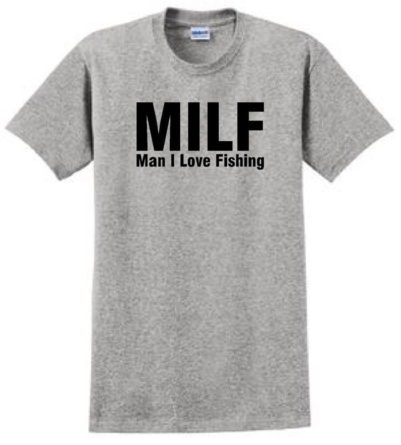 MILF Man I Love Fishing Retro Vintage Sunset Funny Fishing Gift" Lightweight Ho - Foto 10