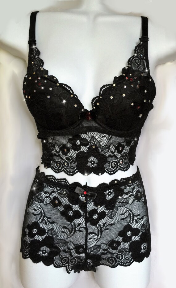 black lace bra and panty set