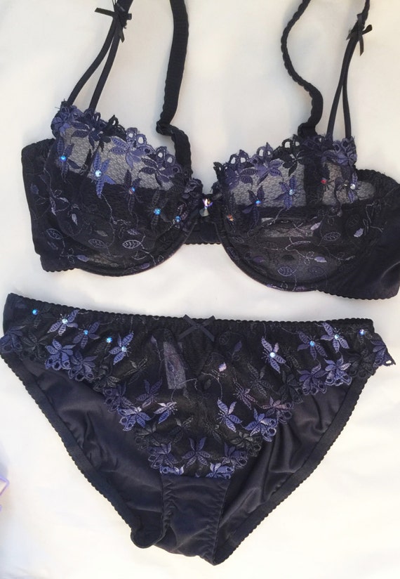 navy blue bra