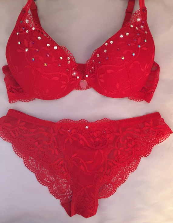 red lace bra and pants