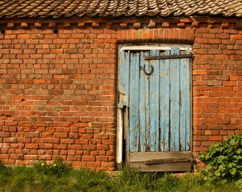 LUCKY HORSESHOE PHOTOGRAPH, barn door photograph in 21x29.5cm mount, A4 wall art