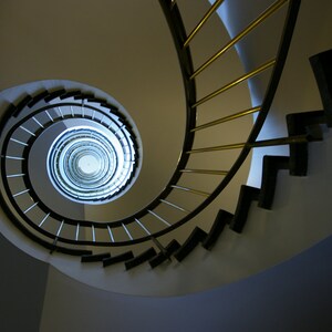 CARTÃO DE ESCADA EM ESPIRAL, cartão de fotografia de escada em espiral, cartão de arte, cartão de felicitações em branco
