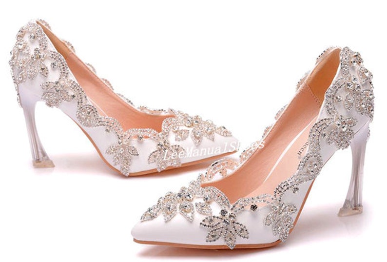 The perfect white wedding shoes from @katespadeny! One of my favorite parts of the wedding day 