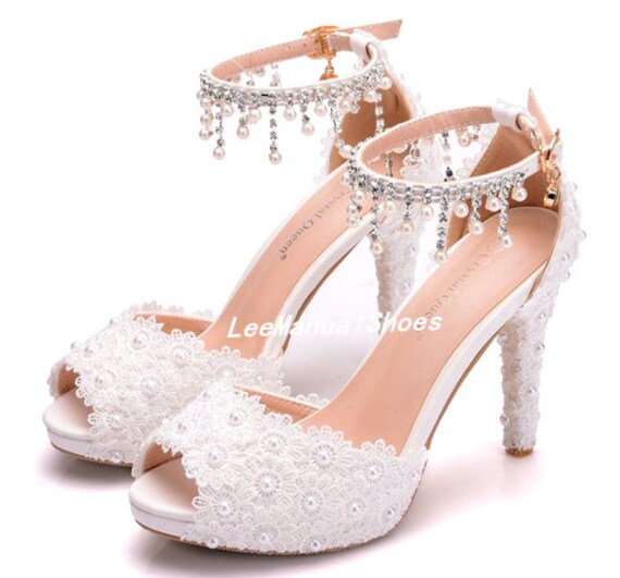 Witte parel Lace bruiloft schoenen vis-mond hoge hakken | Etsy België