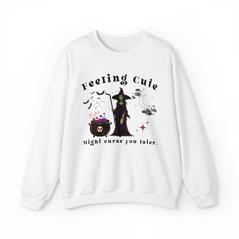 Sudadera con cuello redondo de Halloween con la frase "Te siento linda, podría maldecirte más tarde", linda camiseta de Halloween, regalo para los amantes del café imagen 4
