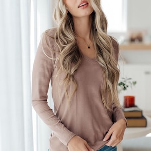 Casual Everyday Top Womens Long Sleeve V-Neck Top Sizes Small-3XL Plus Sizes in Mocha