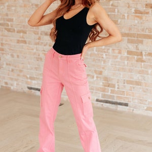 Judy Blue High Rise Cargo Straight Jeans in Pink
