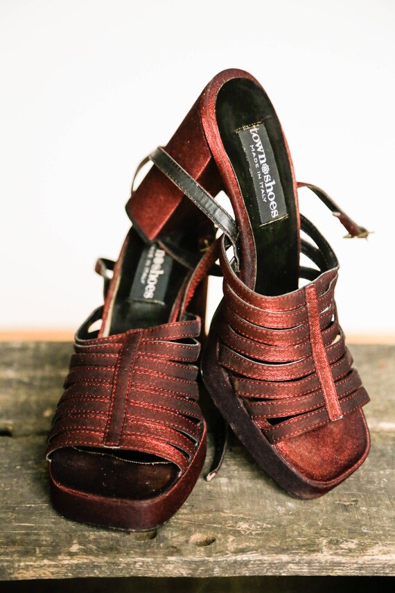 90s Red Iridescent Strappy Chunky Heel Shoes | Squ