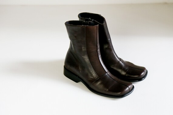 Square Toe Brown Leather Boots | 90s Flat Heel Sho