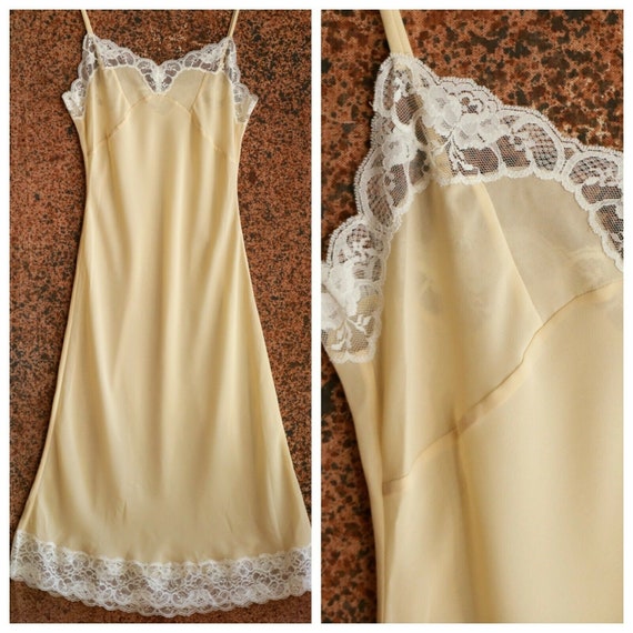 Vintage Silk Cream and Lace Trim Midi Spaghetti St