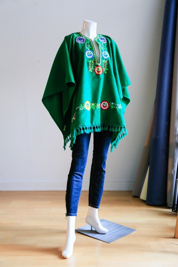 Green Wool Floral Embroidered Poncho with Fringe|