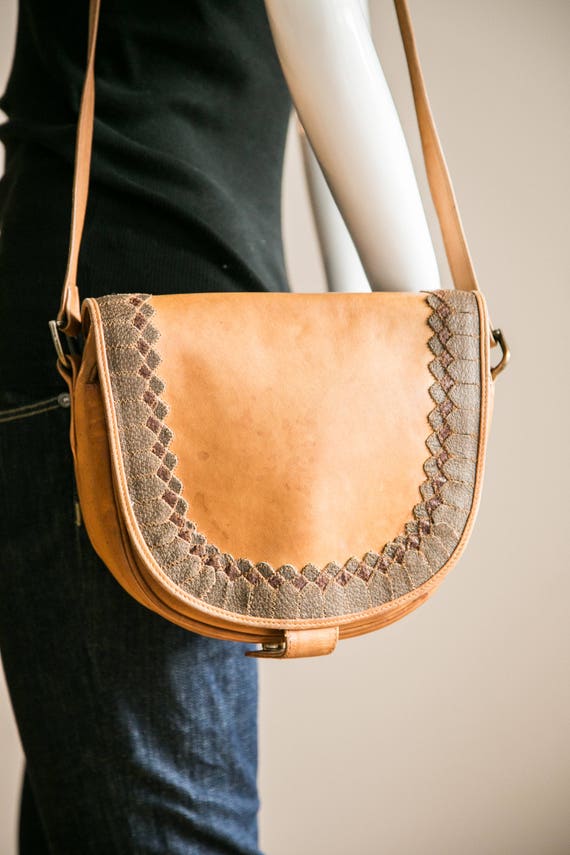 Natural Leather Oval Crossbody Leather Handbag| Cr