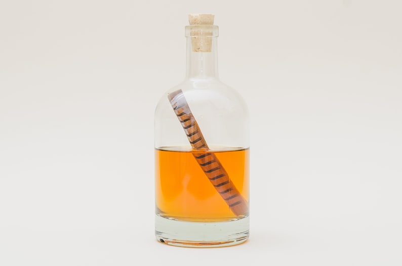DIY Whisky Infusion Set Ideal als Geschenk Set mit Steinen, Holz & Gewürzen zum Experimentieren für Männer und Frauen I Whisky Baukasten Bild 6