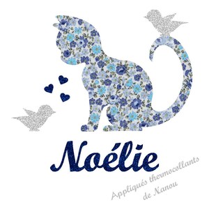 Appliqué thermocollant personnalisé chat et oiseaux liberty prénom bleu foncé pailleté