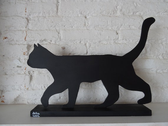 CAT WALKING. Street art. Black cat by the Valencian artist Julia Lool made of DM wood.