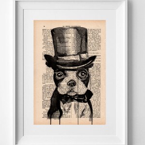 Könnte beinhalten: Schwarzweiß-Illustration eines Hundes mit Zylinder und Fliege. Der Hund ist auf einer alten Buchseite mit französischem Text gezeichnet.