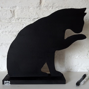 GATO PATITA. Street art. Gato negro de la artista valenciana Julia Lool fabricado en madera DM.