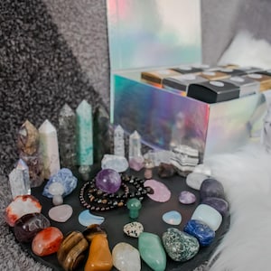 Crystal Advent Calendar 25 Day | Raw and Tumbled Crystals, Carvings, Jewelry and Towers