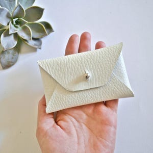 Porte-cartes en cuir blanc / Porte-cartes personnalisé enveloppe blanche / Porte-cartes de visite en cuir blanc / Cuir véritable / Cadeau de Noël