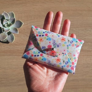 PVC Kartenhülle mit kleinen Blumen / Milky Base / Personalisierter PVC Briefumschlag Kartenhalter / Weihnachtsgeschenk / Vegane Kartenhülle