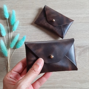 Estuche de tarjeta de cuero marrón oscuro / Portatarjetas de sobre marrón personalizado / Estuche de tarjeta de visita de cuero marrón / Cuero genuino / Regalo de Navidad