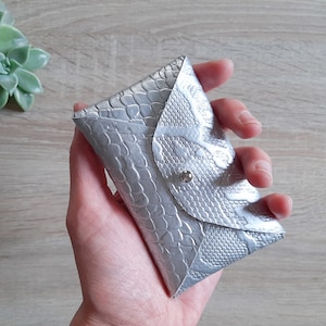 Portacarte in pelle argento con stampa smake / Porta busta personalizzata in argento / Custodia per biglietti da visita in pelle argento / Vera pelle