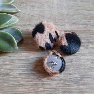 Hairy Leather Shank Buttons: Beige-Black Upholstery, Coat, and Bag Fasteners
