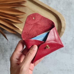Estuche de tarjeta de cuero rojo / Portatarjetas de sobre rojo personalizado / Estuche de tarjeta de visita de cuero rojo / Cuero genuino / Regalo de Navidad