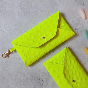 Cartera de piel tipo sobre / Cartera personalizada para billetes en amarillo flúor / Cartera de piel / Cartera de color amarillo neón / Piel auténtica / Regalo de Navidad