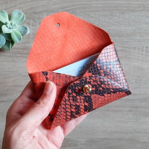 Tarjetero de cuero rojo / Tarjetero personalizado con sobre rojo / Tarjetero de cuero rojo / Cuero genuino / Regalo de Navidad