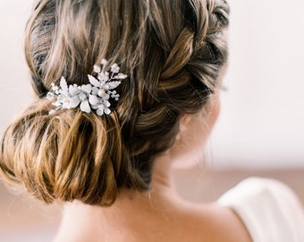 DAMARIS - modern white bohemian bridal comb, boho floral wedding hairpiece
