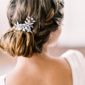 DAMARIS modern white bohemian bridal comb, boho floral wedding hairpiece image 1