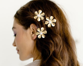 PATSY - mod modern daisy flower bridal hair clips, bohemian wedding hairpiece