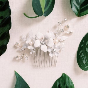 DAMARIS modern white bohemian bridal comb, boho floral wedding hairpiece image 5