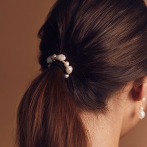 SAWYER - classic simple minimalist pearl bridal ponytail holder