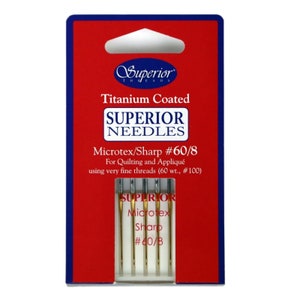 以下が含まれることがあります： チタンコーティングされたミシン針6本パック。"Superior Needles Microtex/Sharp #60/8"と"For Quilting and Appliqué using very fine threads (60 wt., #100)"のラベルが付いています。